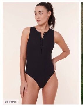Andie The Malibu One-Piece Swimsuit size small in ribbed black